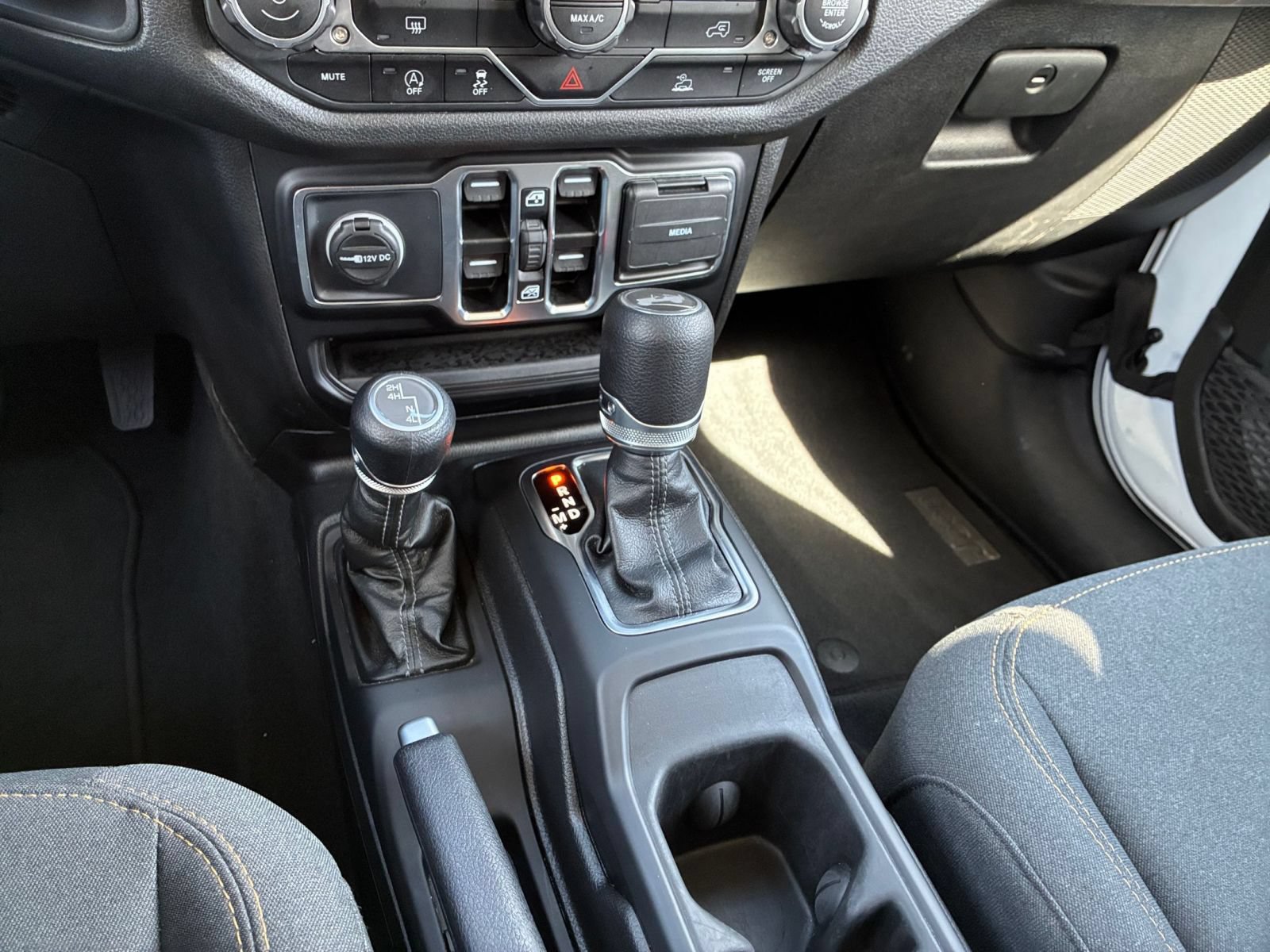 Used 2025 Jeep Wrangler Unlimited Sport AWD/4WD image 39