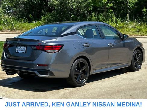 Certified 2024 Nissan Sentra SR FWD image 3