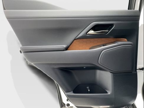 Used 2025 Lexus GX 550 w/ Accessory Package (2T) image 26