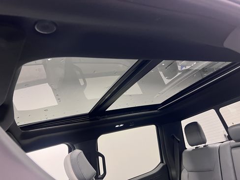 Used 2024 Ford F150 Lightning Lariat image 10