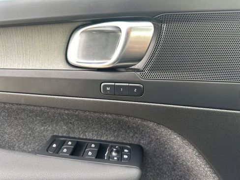 Certified 2025 Volvo XC40 B5 Plus image 32