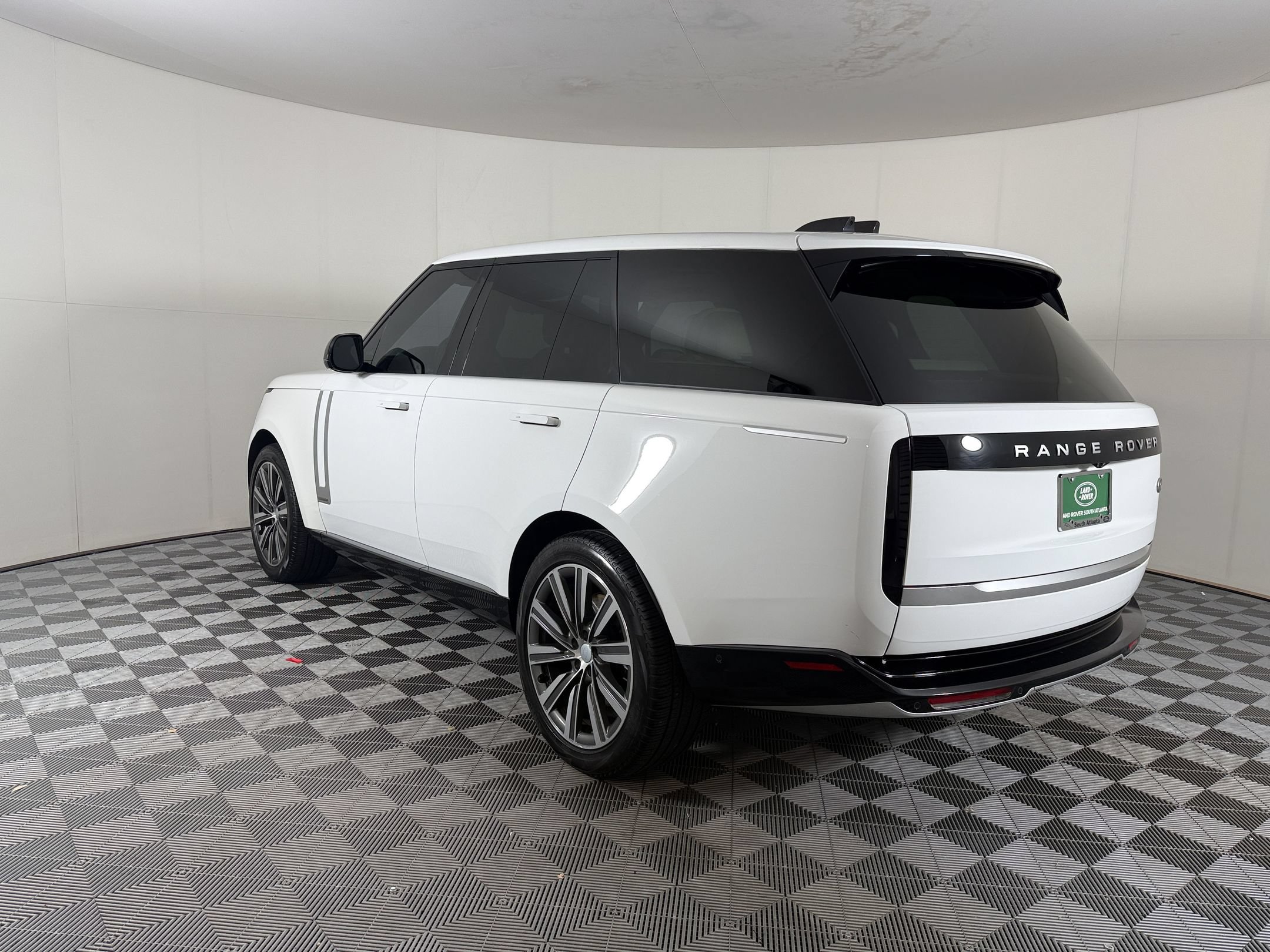 Certified 2023 Land Rover Range Rover Autobiography AWD/4WD image 3