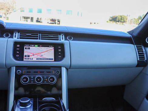 Used 2015 Land Rover Range Rover HSE image 40