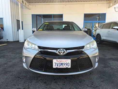 Used 2016 Toyota Camry SE image 2