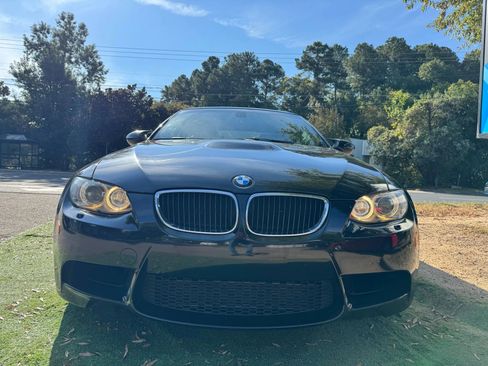 Used 2010 BMW M3 Convertible 2D image 2