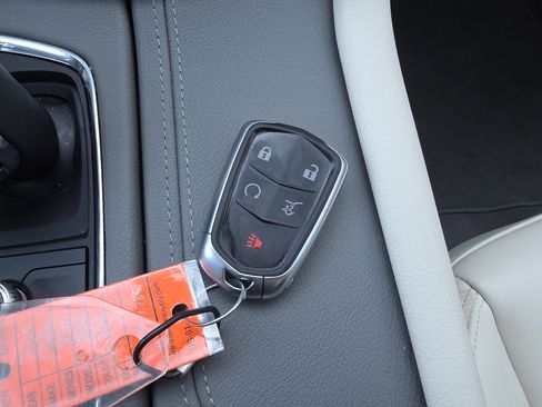 Used 2025 Cadillac XT6 Premium Luxury image 36