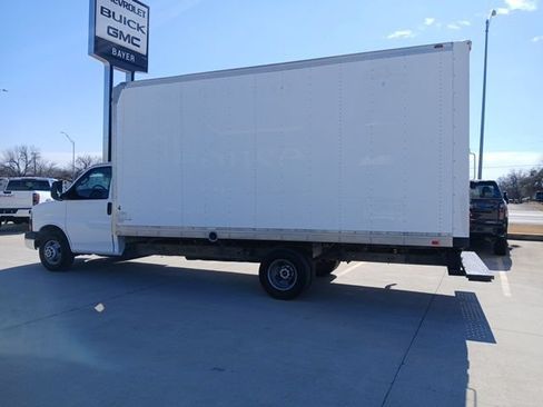 Used 2016 GMC Savana 3500 Extended RWD image 2