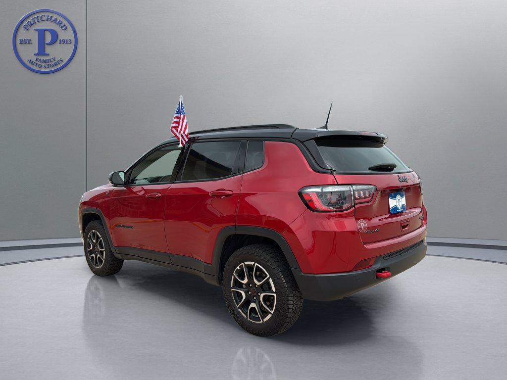 Used 2025 Jeep Compass Trailhawk AWD/4WD image 5