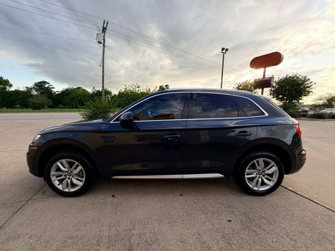 Used 2020 Audi Q5 2.0T Premium w/ Convenience Package image 2