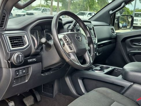 Used 2018 Nissan Titan SV w/ SV Convenience Package RWD image 10