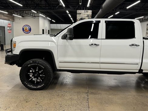 Used 2016 GMC Sierra 2500 SLT w/ Duramax Plus Package AWD/4WD image 5