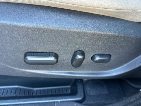 Used 2017 Ford Escape Titanium image 14