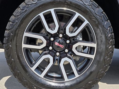 Used 2023 GMC Yukon XL AT4 w/ AT4 Premium Package image 16