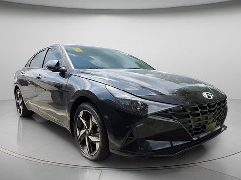 Used 2023 Hyundai Elantra SEL w/ Convenience Package FWD image 4