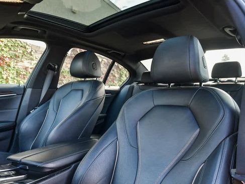 Used 2019 BMW 530e w/ Convenience Package image 17