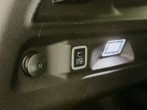 Used 2024 Jeep Grand Cherokee L Limited w/ Luxury Tech Group II image 33