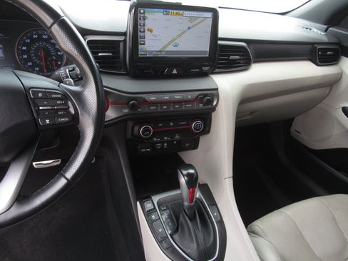Used 2019 Hyundai Veloster Turbo Ultimate FWD image 16
