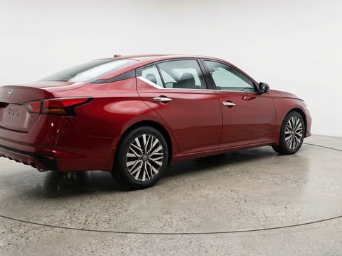 Used 2025 Nissan Altima 2.5 SV image 9