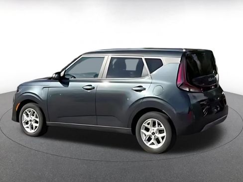 Used 2025 Kia Soul LX w/ LX Technology Package FWD image 9