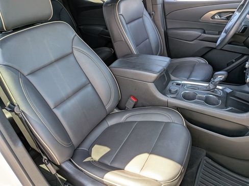 Used 2023 Chevrolet Traverse Premier FWD image 33