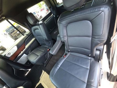 Used 2022 Lincoln Navigator Reserve AWD/4WD image 21