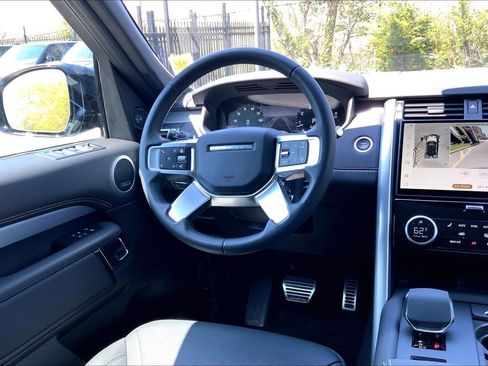 Certified 2025 Land Rover Discovery Dynamic SE AWD/4WD image 16