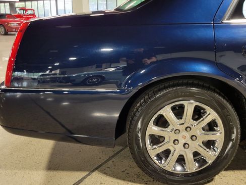 Used 2008 Cadillac DTS FWD image 38