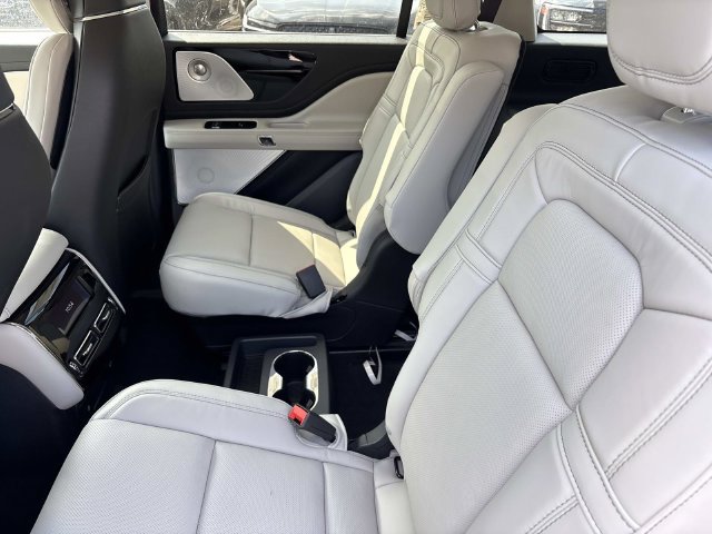 New 2027 Lincoln Aviator Reserve AWD/4WD image 16