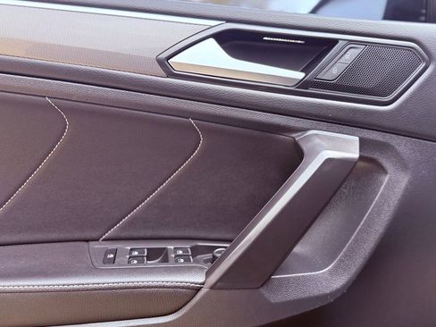 Used 2022 Volkswagen Tiguan SE R-Line image 21