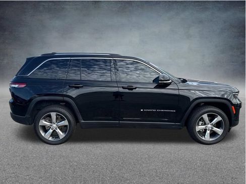 Used 2022 Jeep Grand Cherokee Limited w/ Luxury Tech Group II RWD image 12