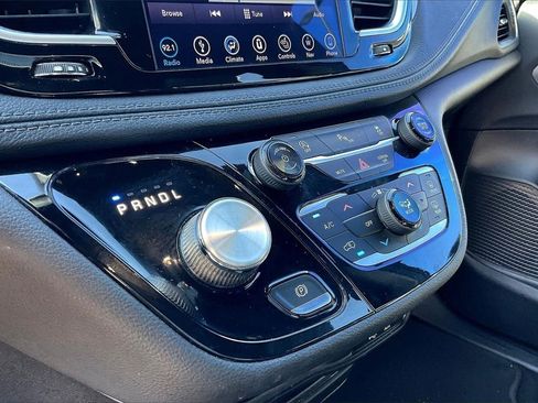 Used 2018 Chrysler Pacifica Limited w/ S Appearance Package image 26