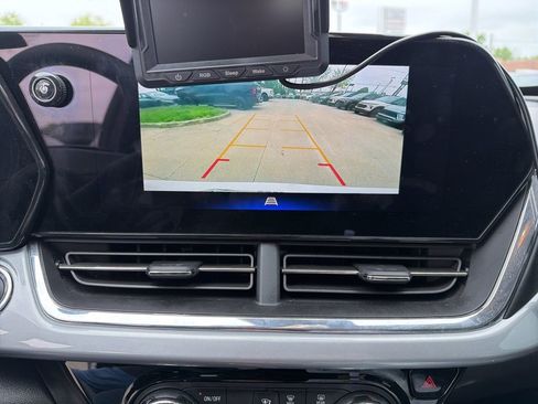 Used 2025 Chevrolet Trax LT image 7