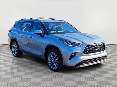 Used 2024 Toyota Highlander Platinum image 7