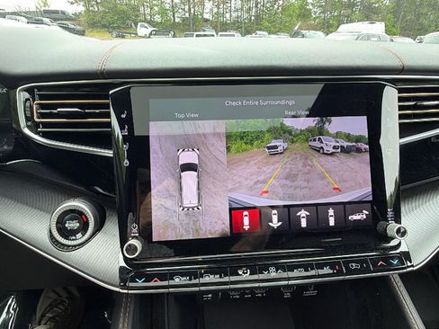 Used 2025 Jeep Grand Wagoneer Series III w/ Rear Seat Video Group 1 AWD/4WD image 37