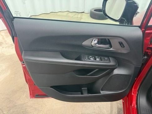 New 2027 Chrysler Pacifica Select FWD image 13
