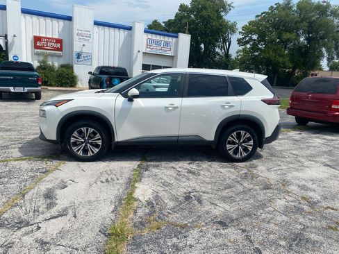 Used 2023 Nissan Rogue SV FWD image 4