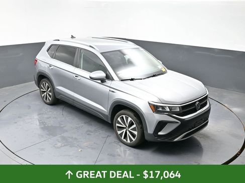 Used 2024 Volkswagen Taos SE image 18