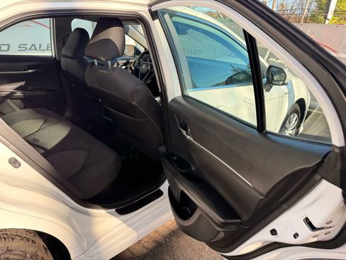 Used 2020 Toyota Camry LE image 21