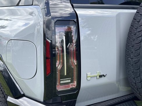 Used 2026 GMC Hummer EV SUV AWD/4WD image 11