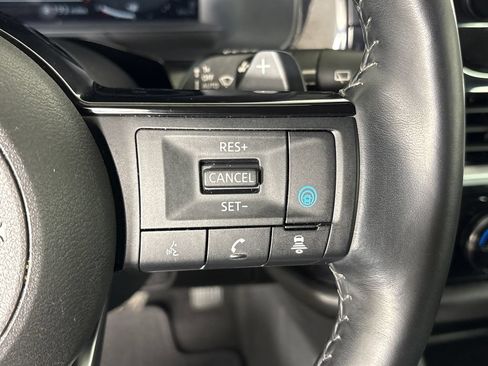 Used 2024 Nissan Pathfinder Platinum FWD image 18