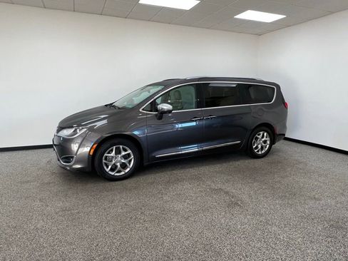Used 2017 Chrysler Pacifica Limited w/ Advanced Safetytec Group image 22