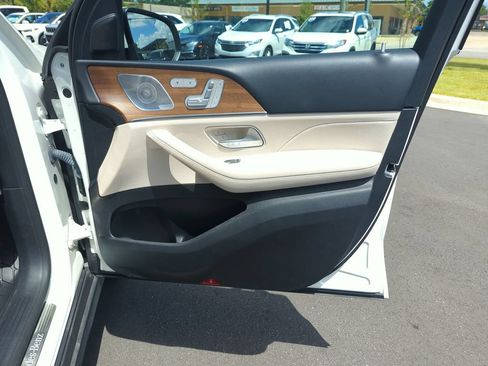 Used 2021 Mercedes-Benz GLS 450 4MATIC image 37