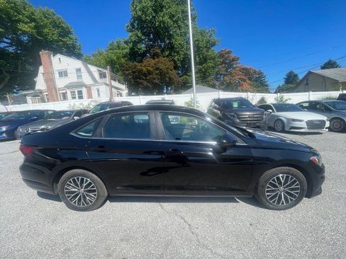 Used 2019 Volkswagen Jetta SE w/ Cold Weather Package FWD image 5
