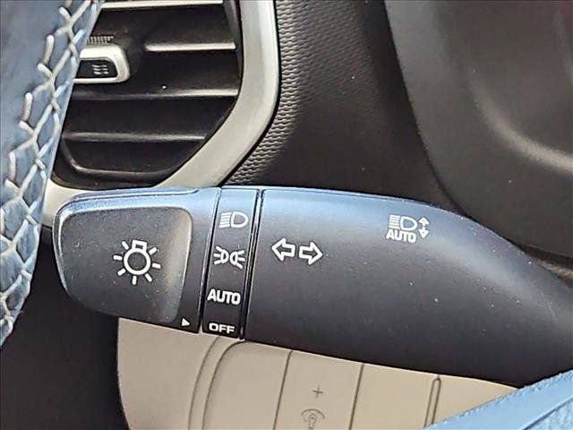 Used 2023 Hyundai Venue SEL FWD image 25