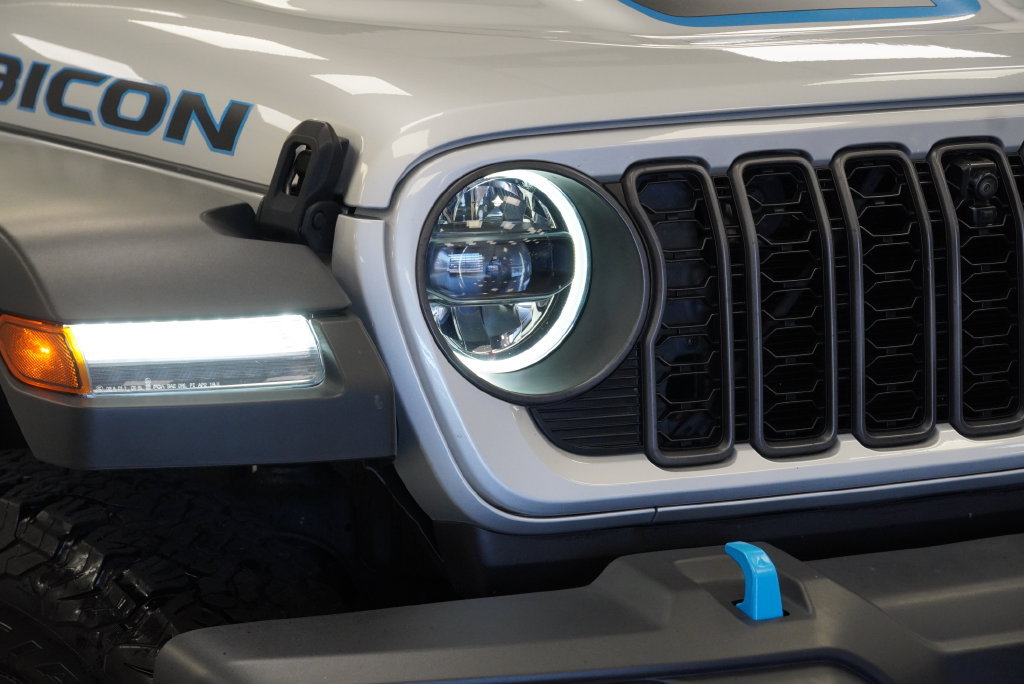 Used 2024 Jeep Wrangler Unlimited Rubicon 4xe w/ Technology Group AWD/4WD image 9