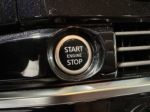 Used 2023 Nissan Pathfinder SV image 17