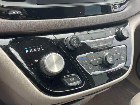 Used 2017 Chrysler Pacifica LX image 7