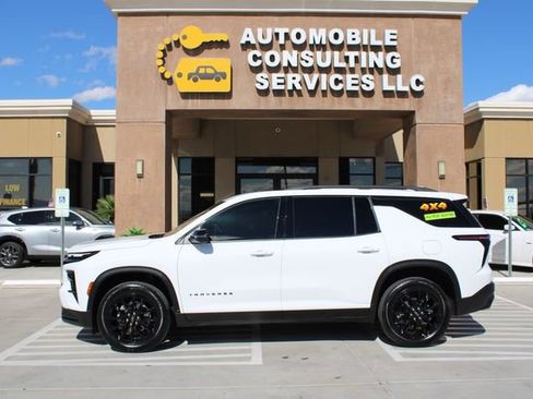 Used 2025 Chevrolet Traverse LT w/ Midnight/Sport Edition AWD/4WD image 4