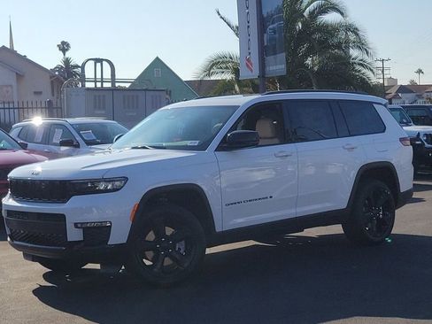 New 2025 Jeep Grand Cherokee L Limited w/ Black Appearance Package image 31