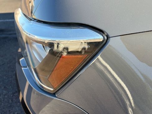 Used 2023 Volkswagen Taos SE image 9